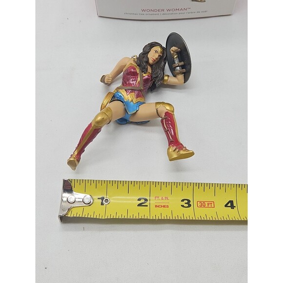 Wonder Woman DC Comics Hallmark Keepsakes Ornament 2018 w/Box - Picture 10 of 15